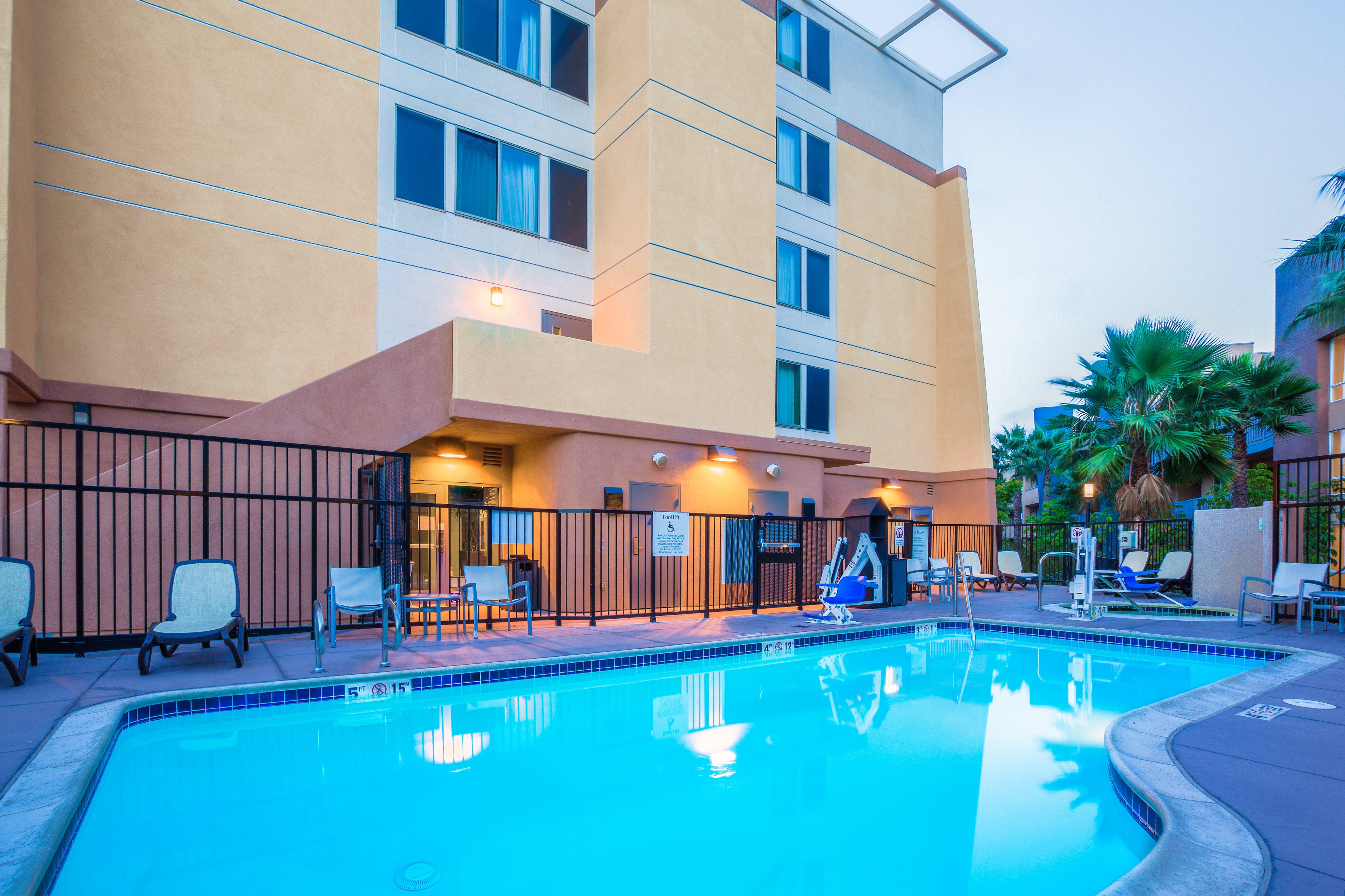 Holiday Inn Oceanside Marina Camp Pendleton By Ihg Exterior foto