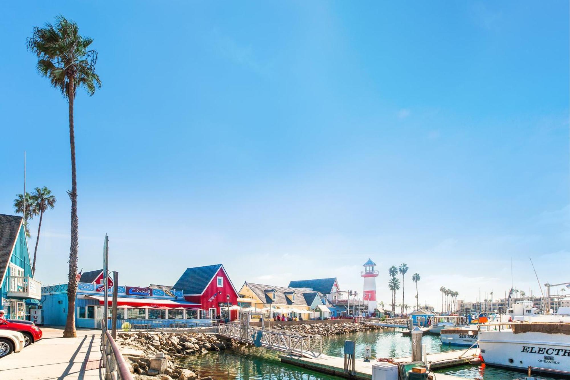 Holiday Inn Oceanside Marina Camp Pendleton By Ihg Exterior foto